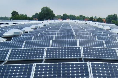 光伏發(fā)電板安裝費一般是多少？幾萬元到十幾萬元！